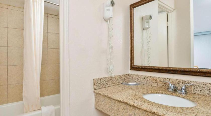 Americas Best Value Inn Elizabethtown Exterior foto